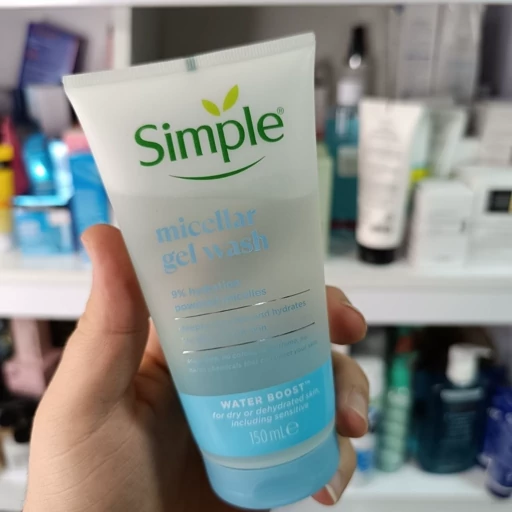 ژل شستشو سیمپل SIMPLE پوست خشک