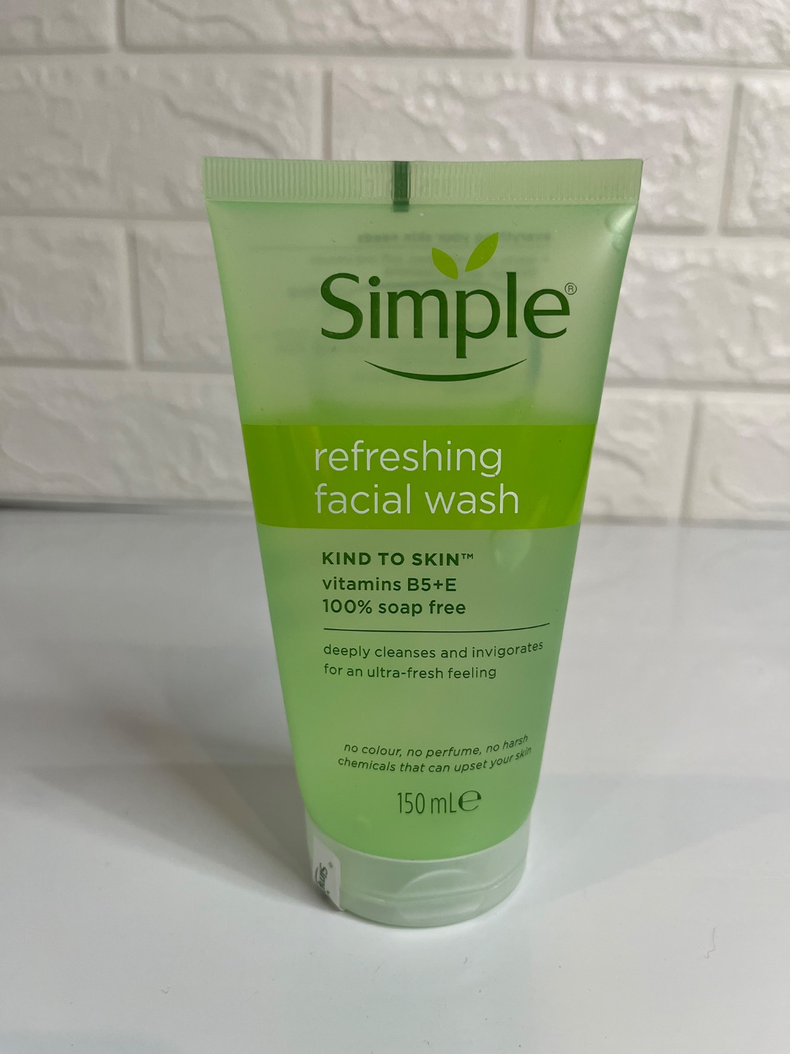 ژل شستشوی سیمپل refreshing facial wash